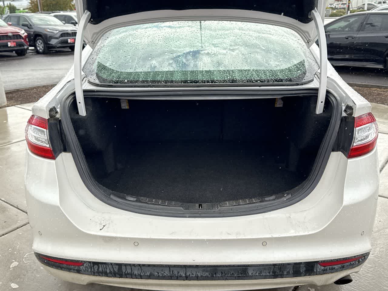 2014 Ford Fusion SE Image 8 of 24