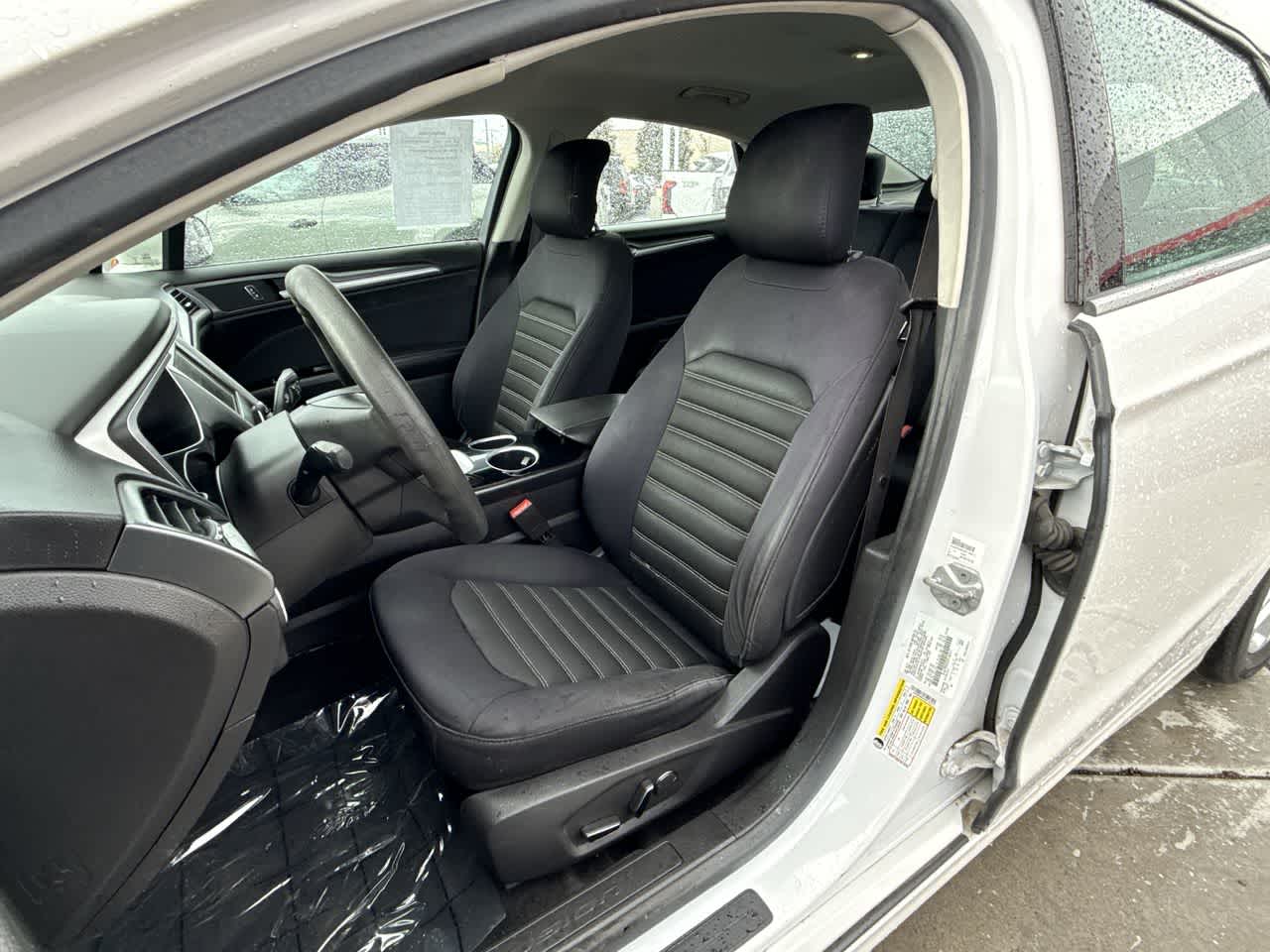 2014 Ford Fusion SE Image 12 of 24