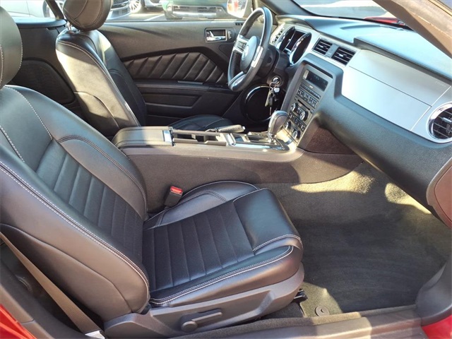 2014 Ford Mustang V6 Premium Image 13 of 30