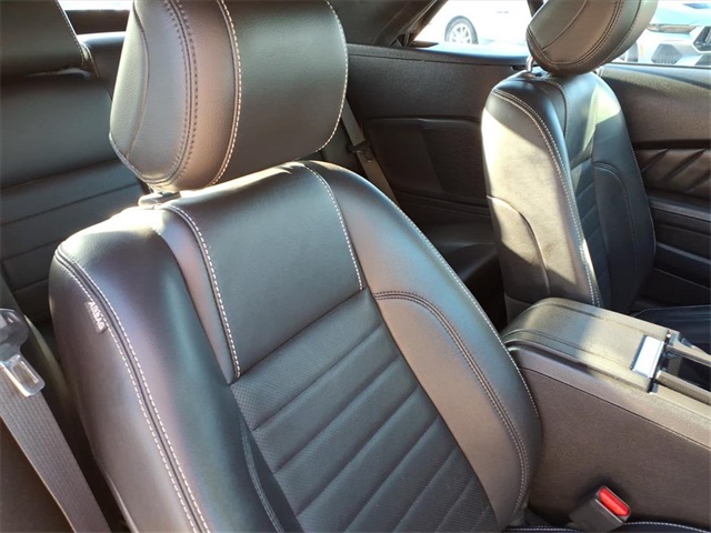 2014 Ford Mustang V6 Premium Image 12 of 30