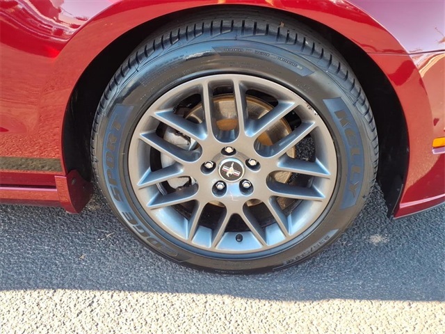 2014 Ford Mustang V6 Premium Image 9 of 30