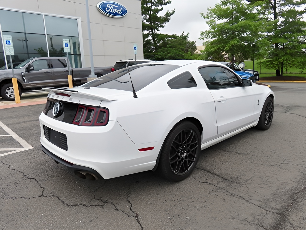 Vehicle image 42 of 46