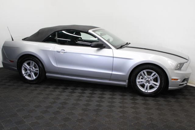 2014 Ford Mustang V6 Image 3 of 23