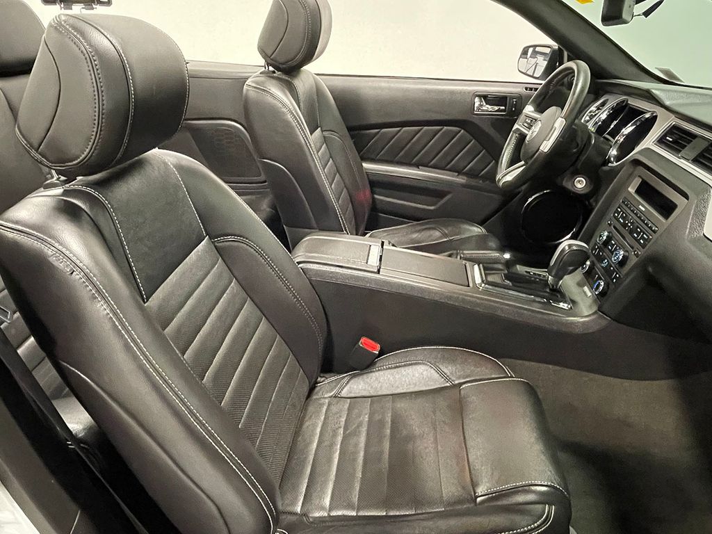 2014 Ford Mustang V6 Premium Image 40 of 87