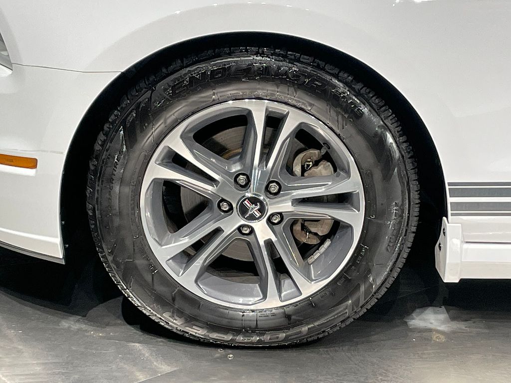 2014 Ford Mustang V6 Premium Image 31 of 87