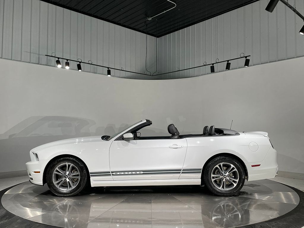 2014 Ford Mustang V6 Premium Image 24 of 87