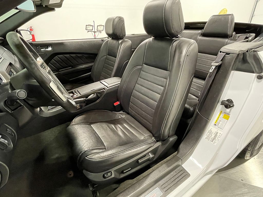 2014 Ford Mustang V6 Premium Image 39 of 87