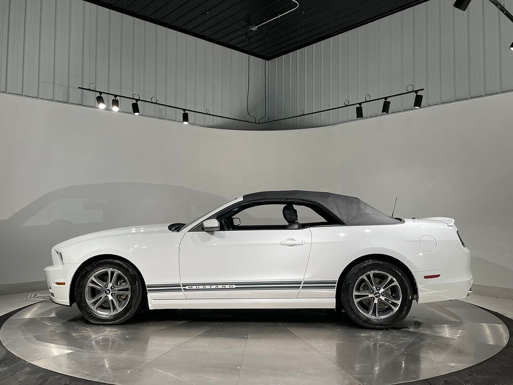 2014 Ford Mustang V6 Premium Image 25 of 87