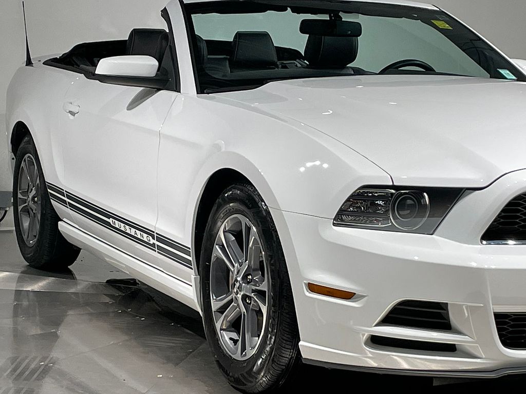 2014 Ford Mustang V6 Premium Image 14 of 87