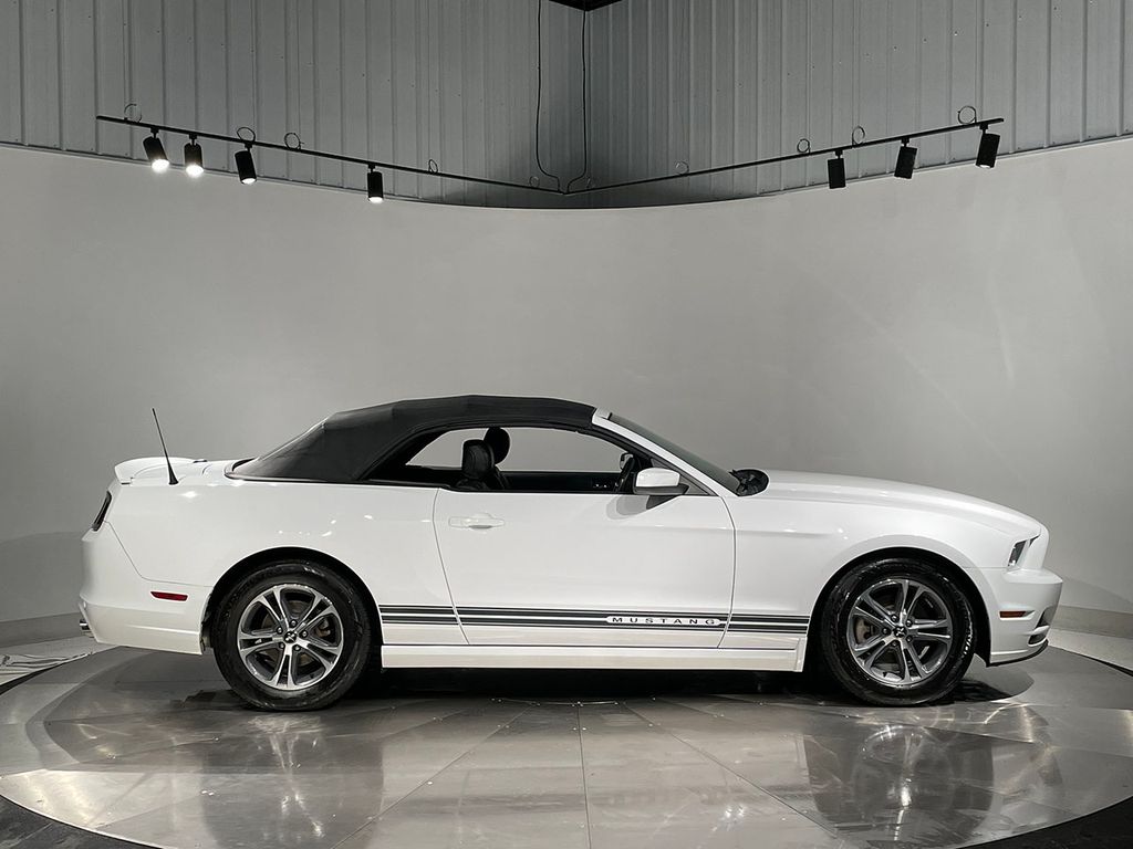 2014 Ford Mustang V6 Premium Image 15 of 87