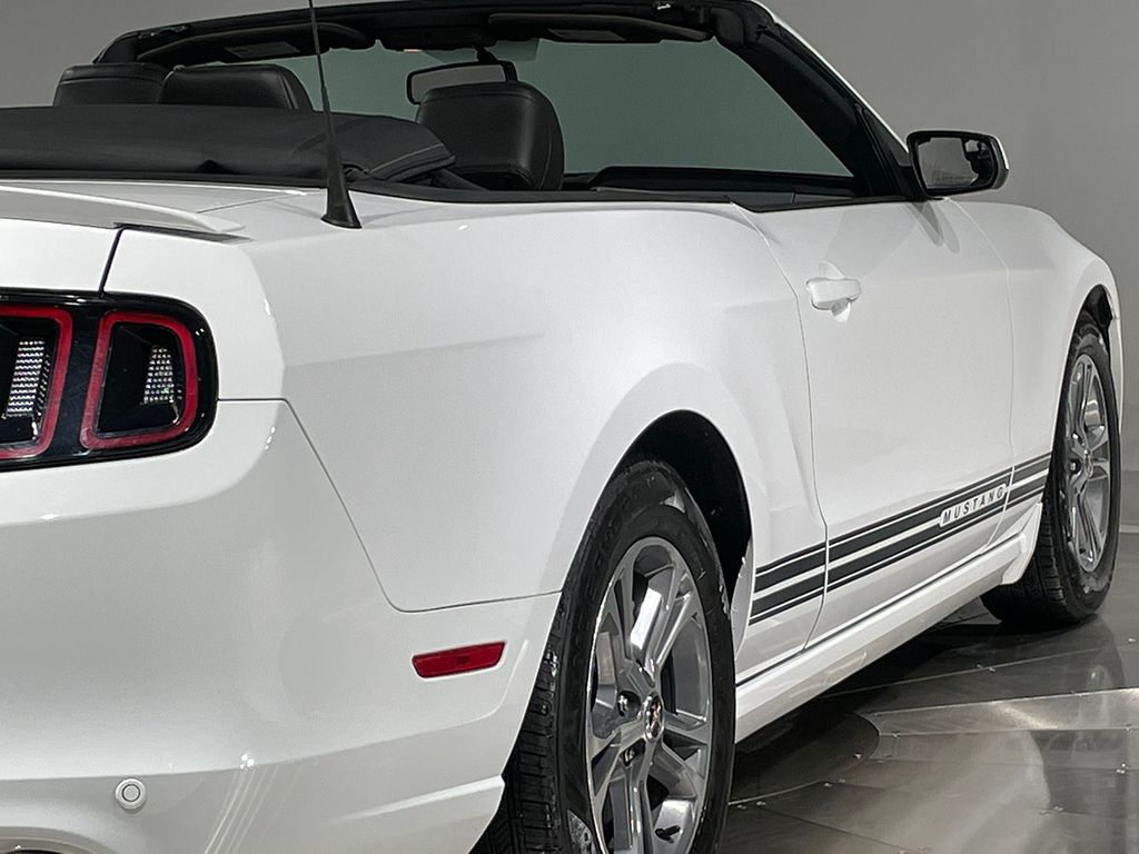 2014 Ford Mustang V6 Premium Image 18 of 87