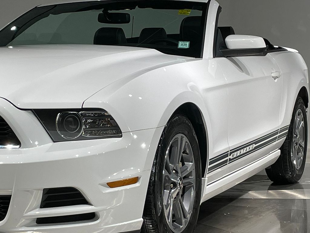 2014 Ford Mustang V6 Premium Image 4 of 87