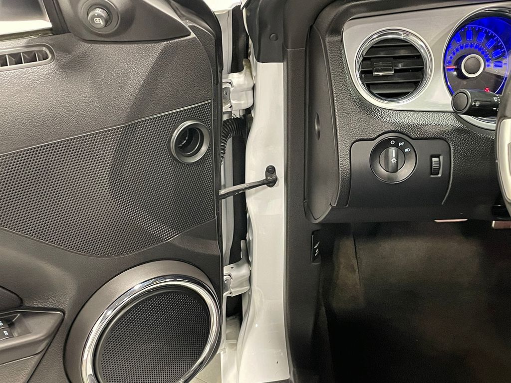 2014 Ford Mustang V6 Premium Image 60 of 87