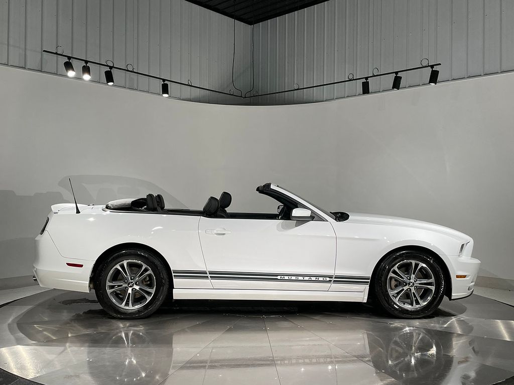 2014 Ford Mustang V6 Premium Image 16 of 87