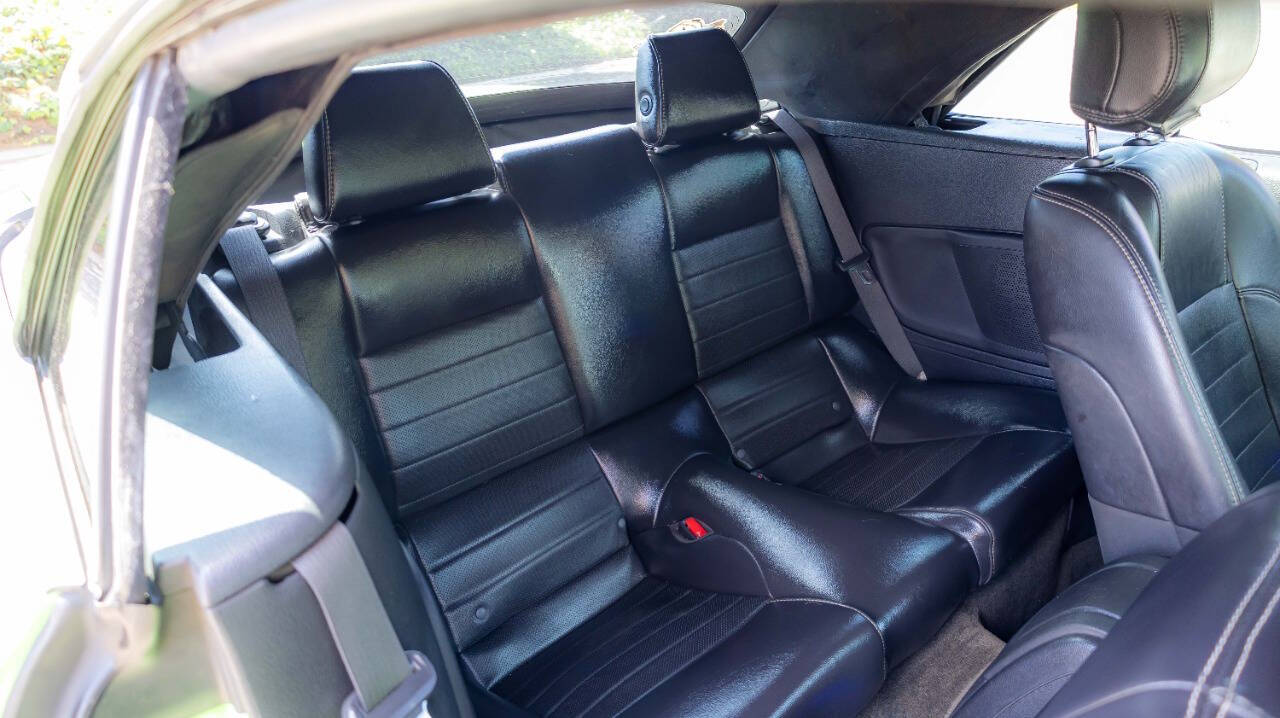 Vehicle image 18 of 32