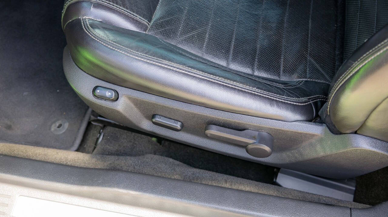 Vehicle image 21 of 32