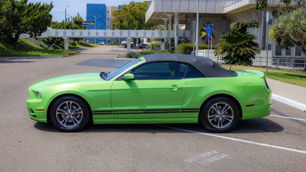 Vehicle image 15 of 32