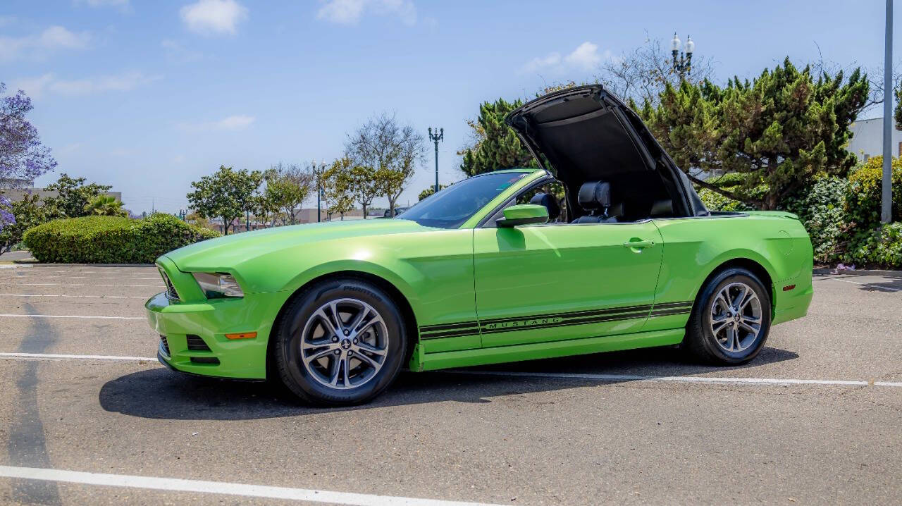 Vehicle image 2 of 32