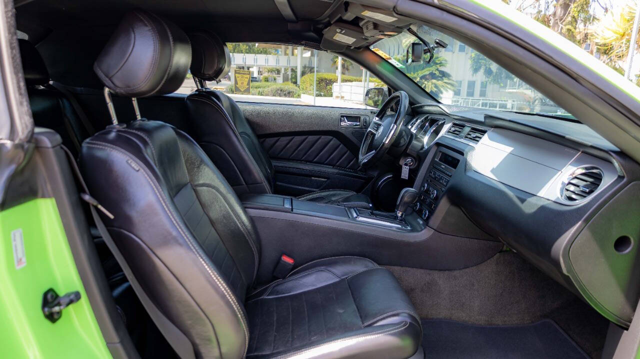 Vehicle image 17 of 32