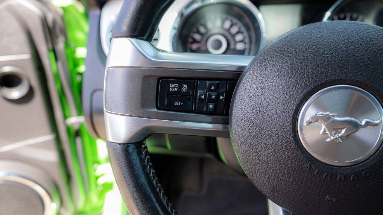 Vehicle image 24 of 32