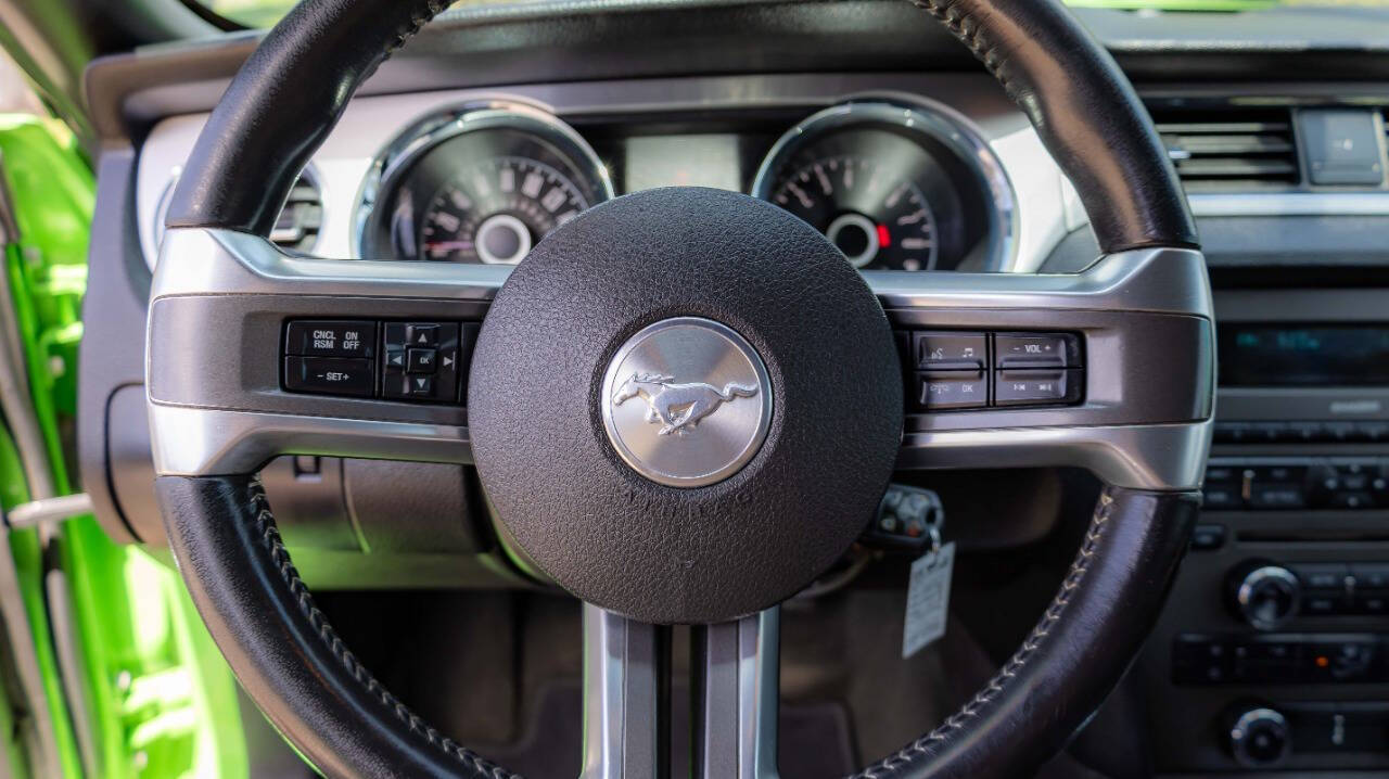 Vehicle image 22 of 32