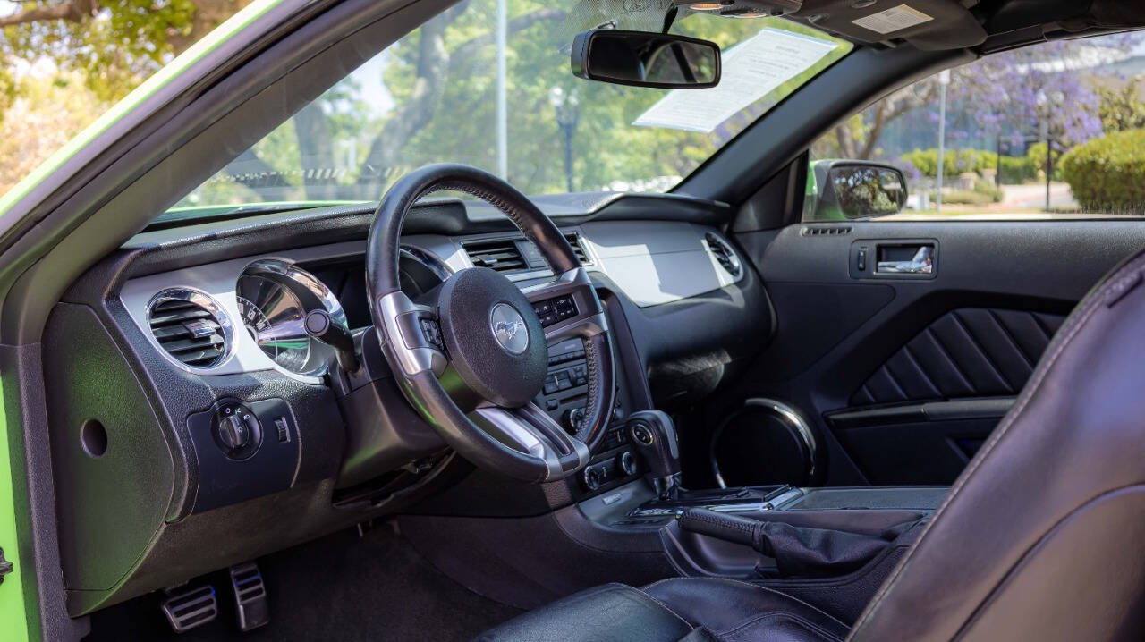 Vehicle image 20 of 32