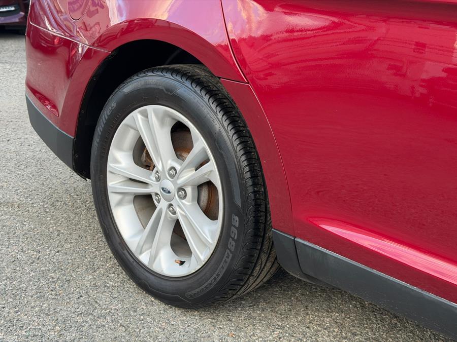 2014 Ford Taurus SEL Image 10 of 40