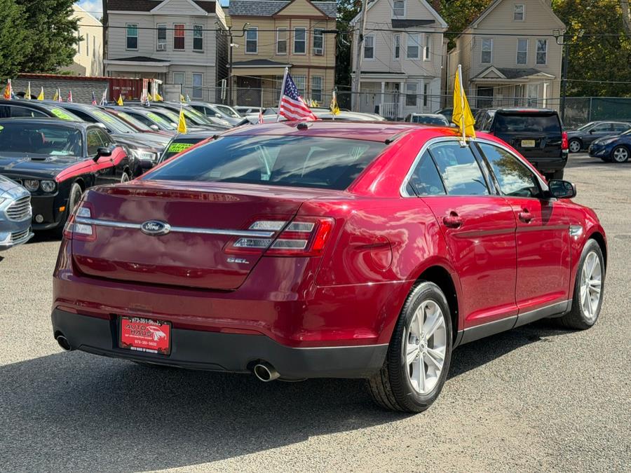 2014 Ford Taurus SEL Image 5 of 40