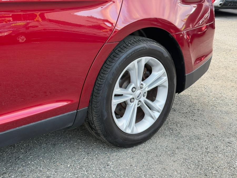 2014 Ford Taurus SEL Image 11 of 40