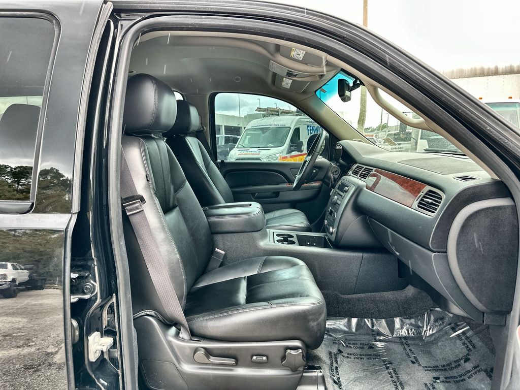 Vehicle image 14 of 35