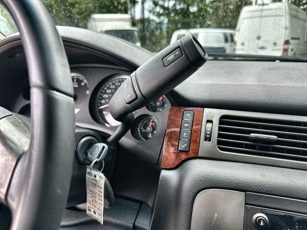 Vehicle image 33 of 35