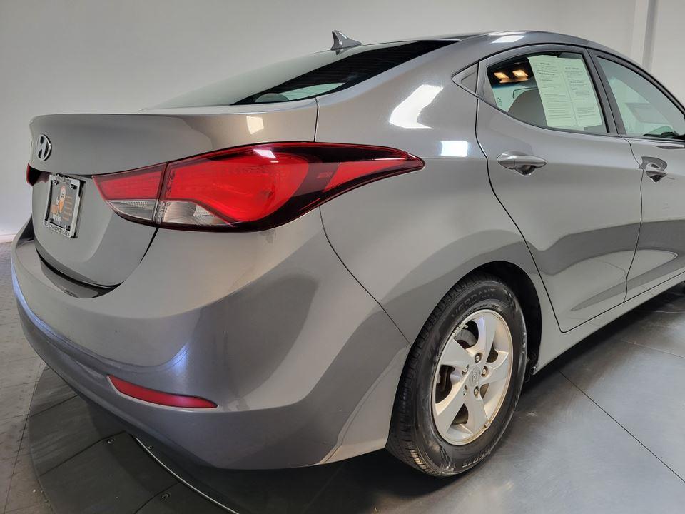 2014 Hyundai Elantra SE Image 9 of 38