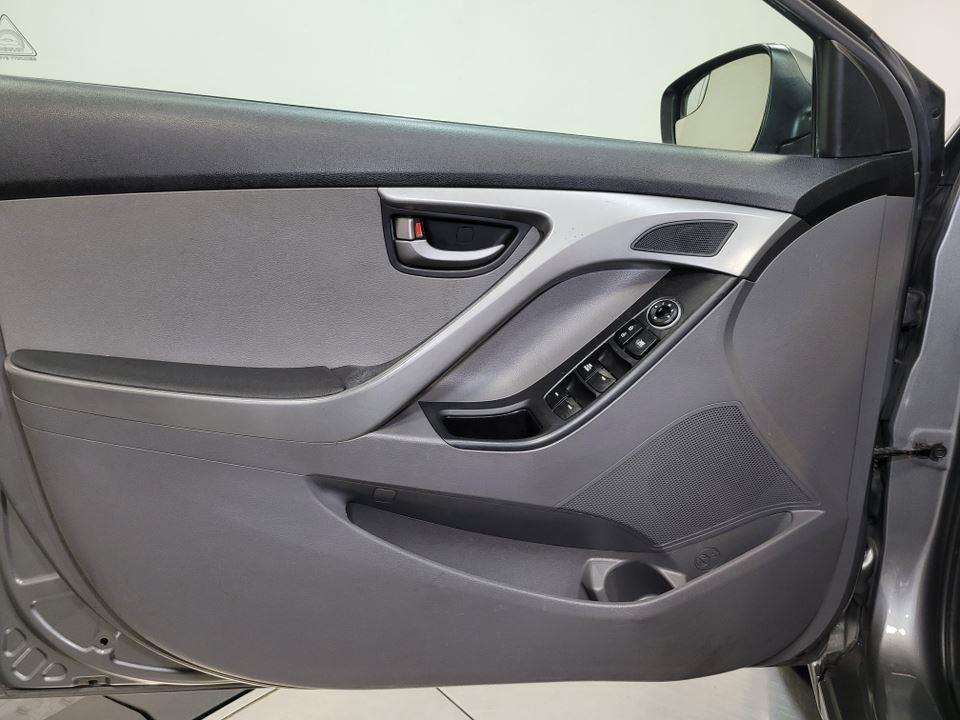 2014 Hyundai Elantra SE Image 26 of 38