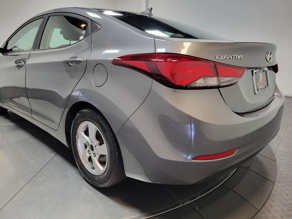 2014 Hyundai Elantra SE Image 12 of 38
