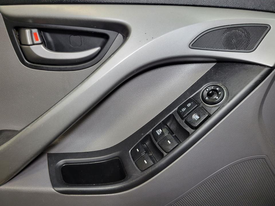 2014 Hyundai Elantra SE Image 33 of 38