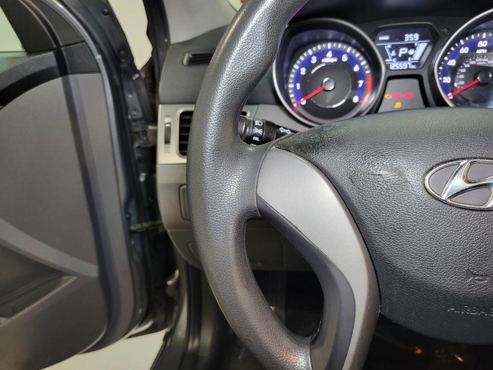2014 Hyundai Elantra SE Image 22 of 38