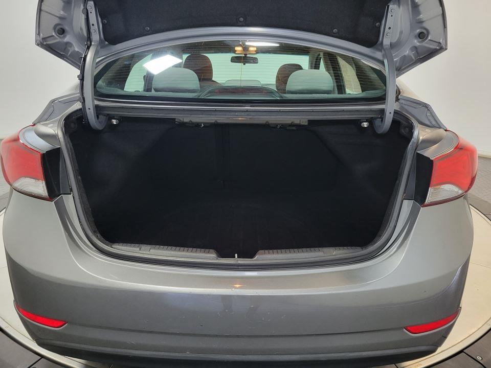 2014 Hyundai Elantra SE Image 18 of 38
