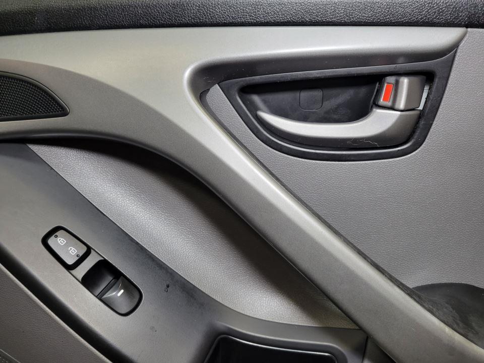 2014 Hyundai Elantra SE Image 30 of 38