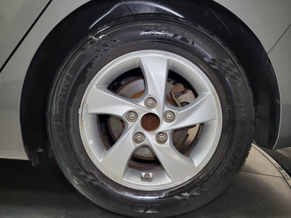 2014 Hyundai Elantra SE Image 16 of 38