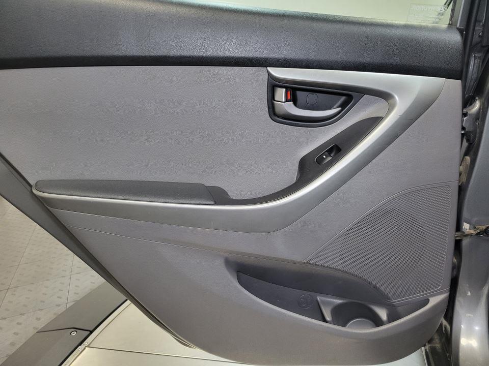 2014 Hyundai Elantra SE Image 27 of 38