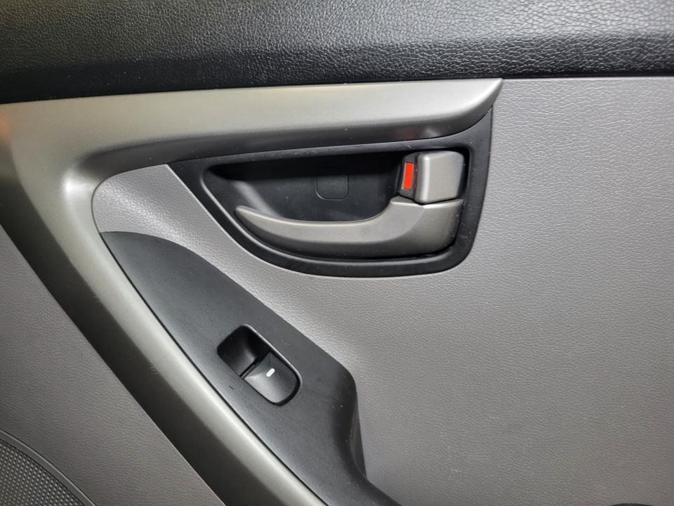 2014 Hyundai Elantra SE Image 35 of 38