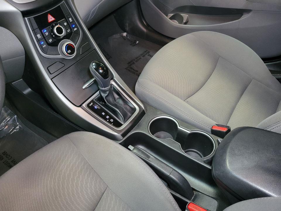 2014 Hyundai Elantra SE Image 25 of 38