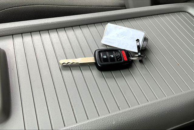 Vehicle image 26 of 31
