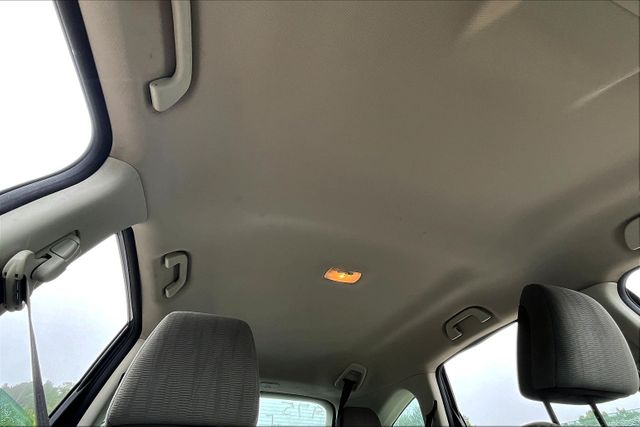 Vehicle image 31 of 32