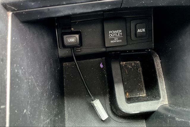 Vehicle image 23 of 32