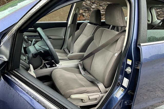 Vehicle image 10 of 32