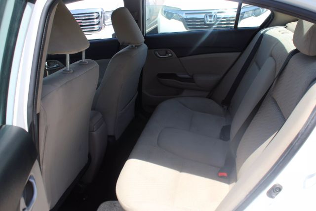 Vehicle image 18 of 23