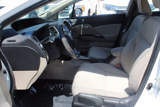 Vehicle image 17 of 23