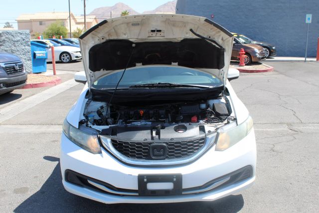 Vehicle image 21 of 23