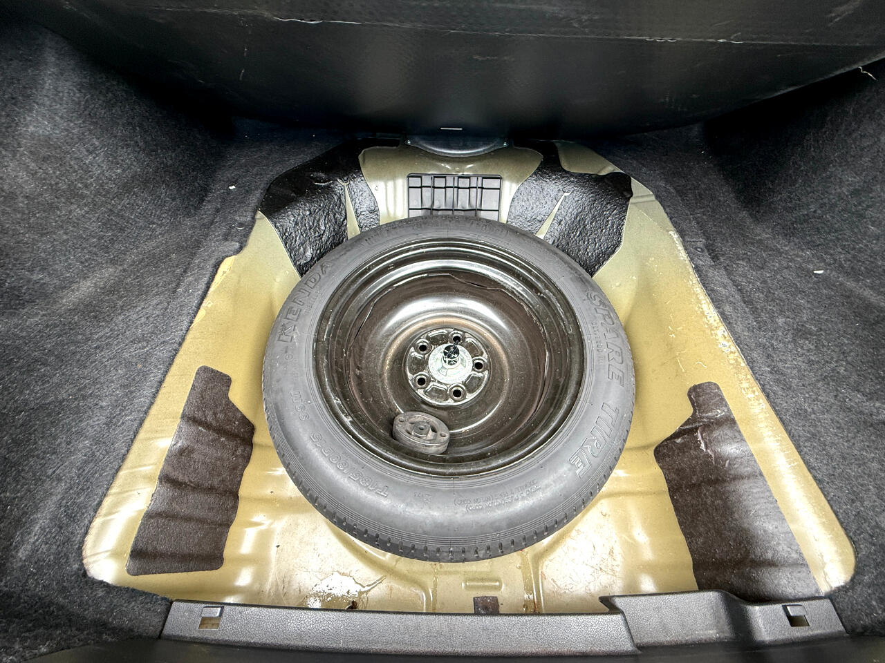 Vehicle image 21 of 25